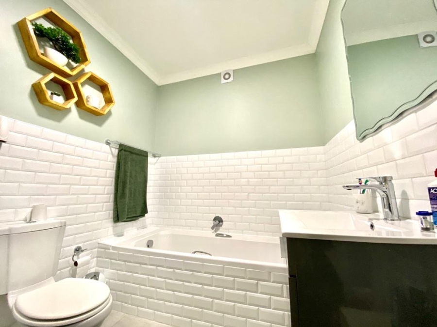 To Let 2 Bedroom Property for Rent in Royal Ascot Western Cape